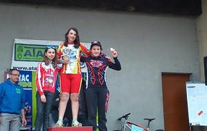 Axelle Zanardo sur la plus haute marche du podium fille mais aussi sur la 2ème marche du classement mixte!